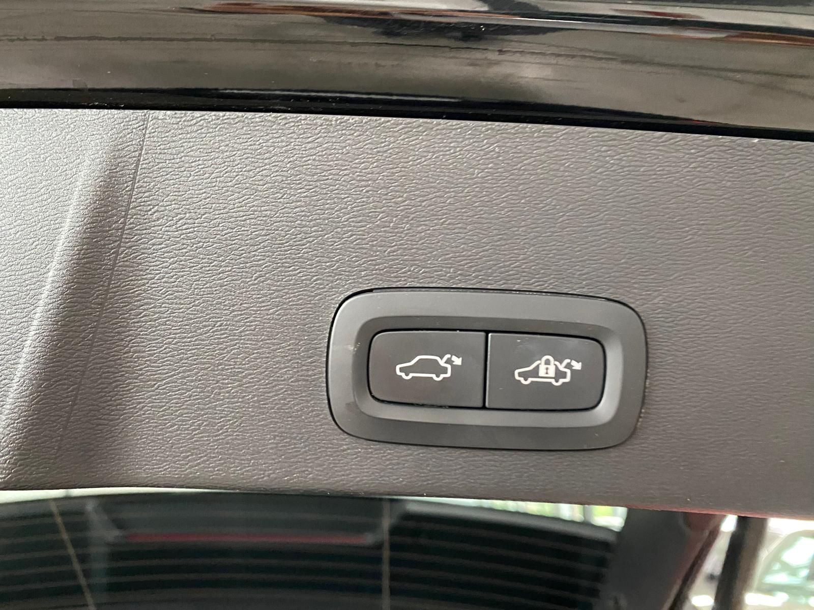 Fahrzeugabbildung Volvo XC40 Momentum Pro/Navi/LED/SH/