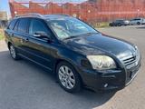 Toyota Avensis Combi Travel 2.0-l-VVT-i *TÜV 09/2027* - Toyota Avensis Travel mit Benzin-Antrieb