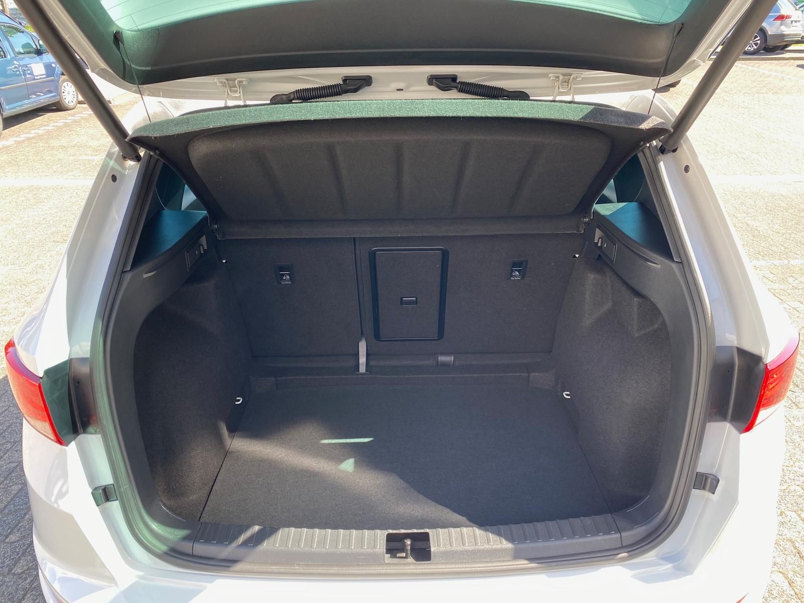 Fahrzeugabbildung SEAT Ateca 1.5 TSI FR APP+ACC+RFK+AHK+NAVI+SITZHEIZ