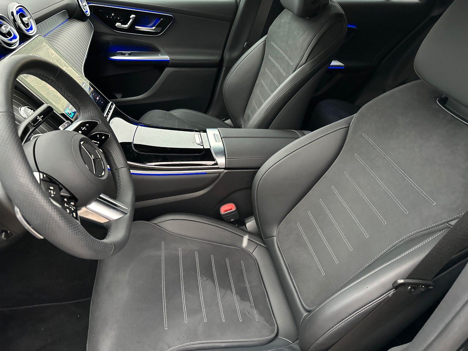 Fahrzeugabbildung Mercedes-Benz GLC 200 4Matic Edition AMG Line, WINTER-PAKET