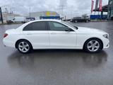 Mercedes-Benz E 220 d Autom. - - Mercedes-Benz E 220 mit Diesel-Antrieb: Weiß, Limousine