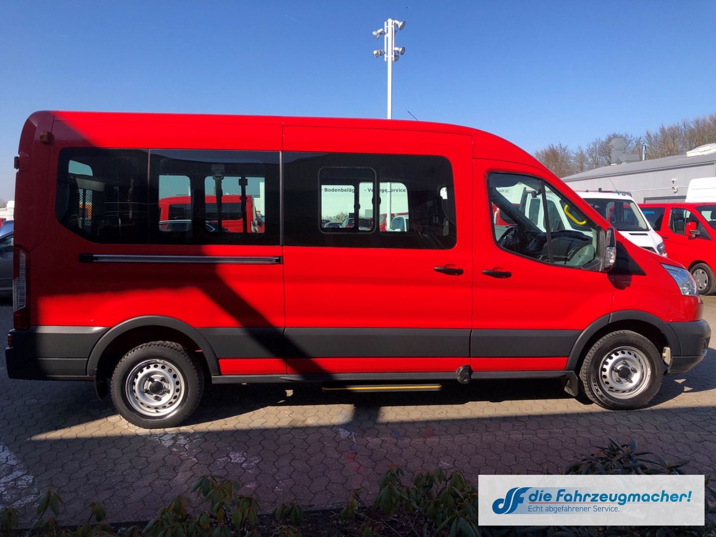 Fahrzeugabbildung Ford Transit Kombi 350 Behindertengerecht *4085