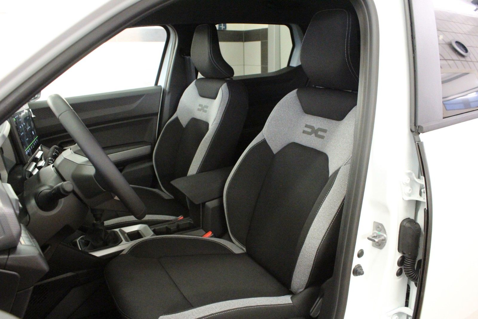 Fahrzeugabbildung Dacia Duster mild hybrid 140 Journey *Winterp.*MY 26