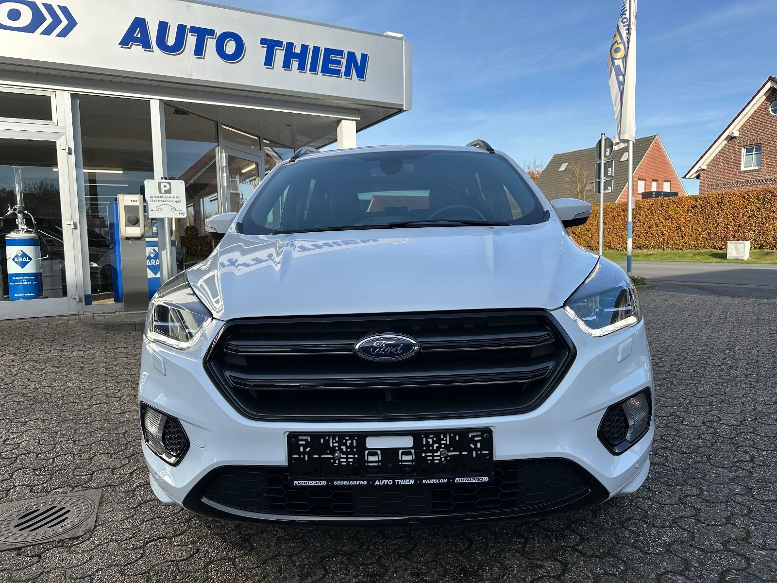 Fahrzeugabbildung Ford Kuga 2.0 TDCi 4x4 ST-Line AHK/Pano/Navi/Sound