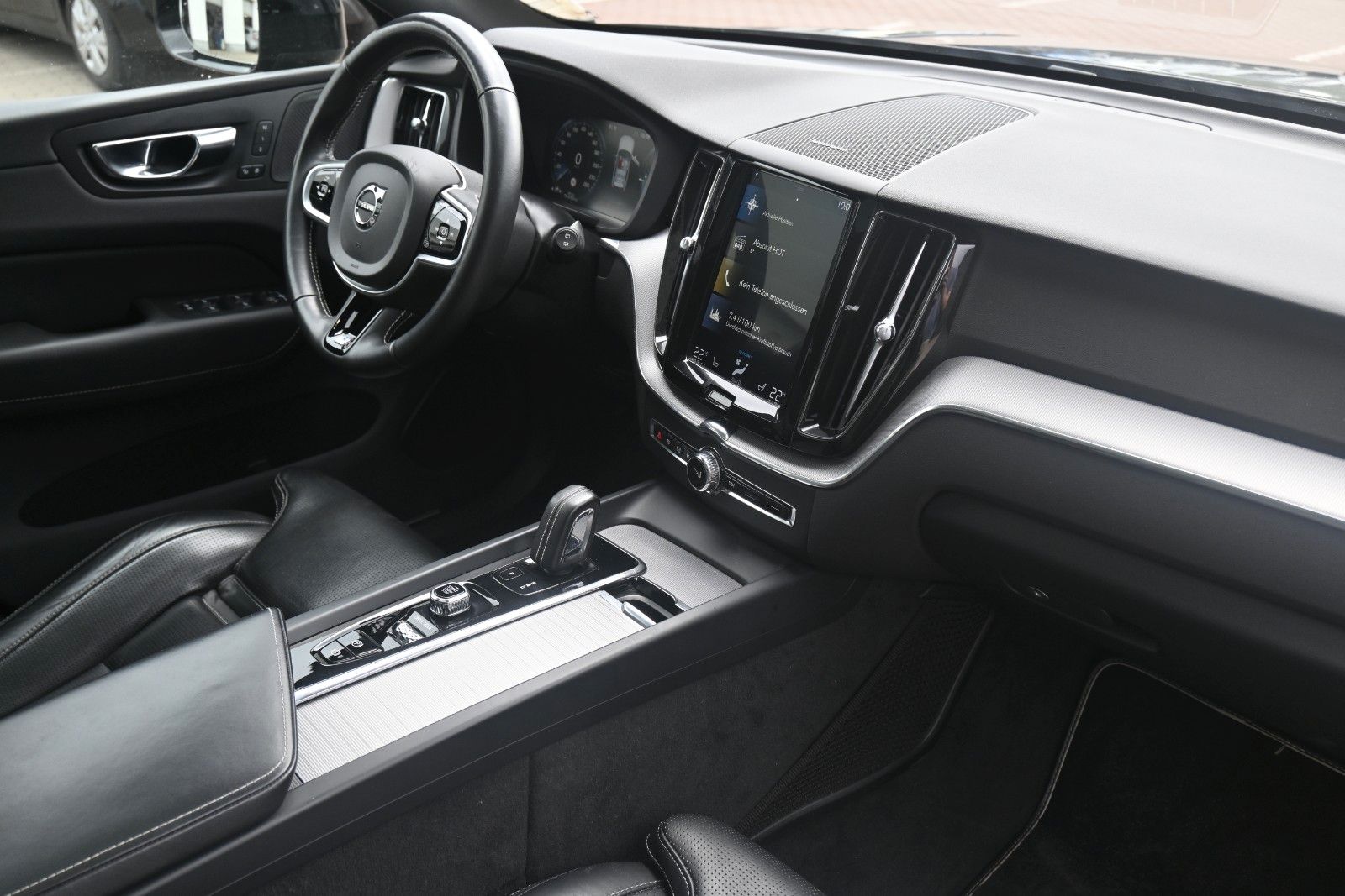 Fahrzeugabbildung Volvo XC60 T8 Twin Engine AWD R-Design*360°*LUFT*ACC