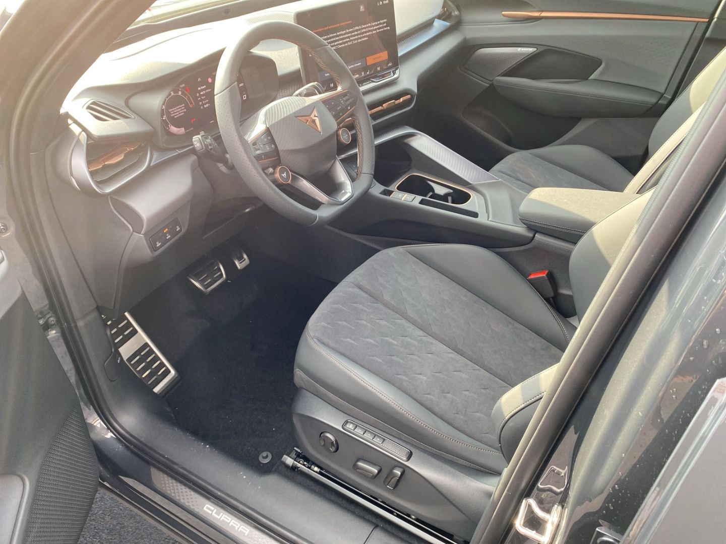Fahrzeugabbildung CUPRA Terramar 2.0 TSI 4Drive*NAVI*HUD*Seenheiser*