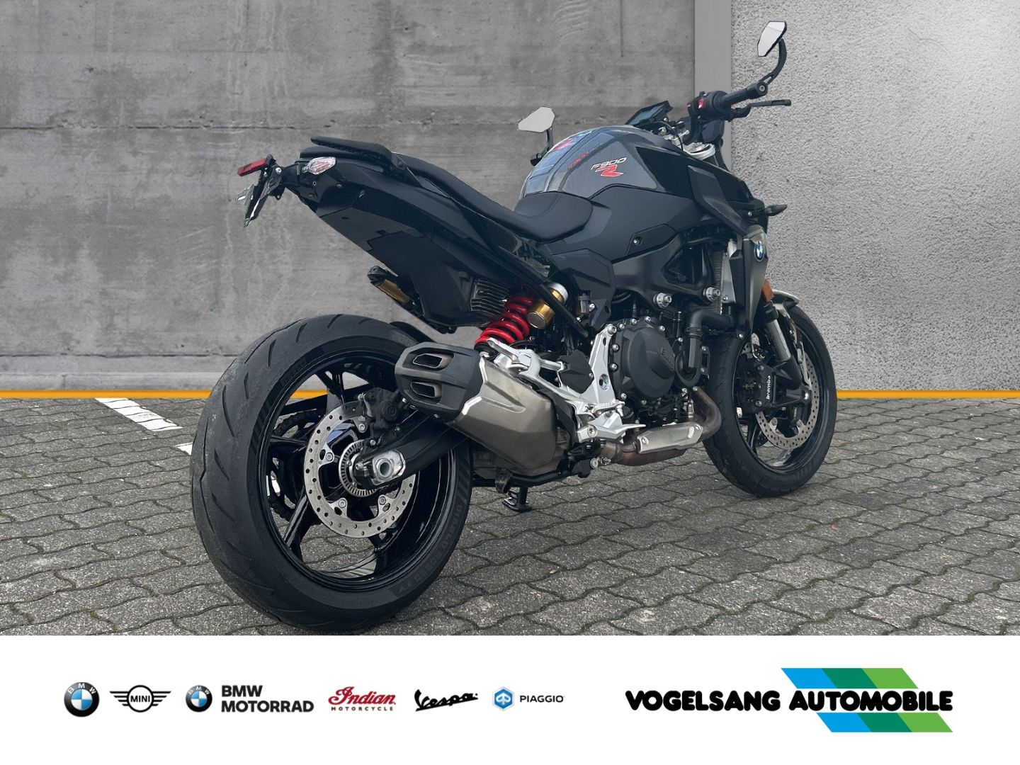 Fahrzeugabbildung BMW F 900 R Tripleblack, Komfort-Paket, Dynamik-Pake
