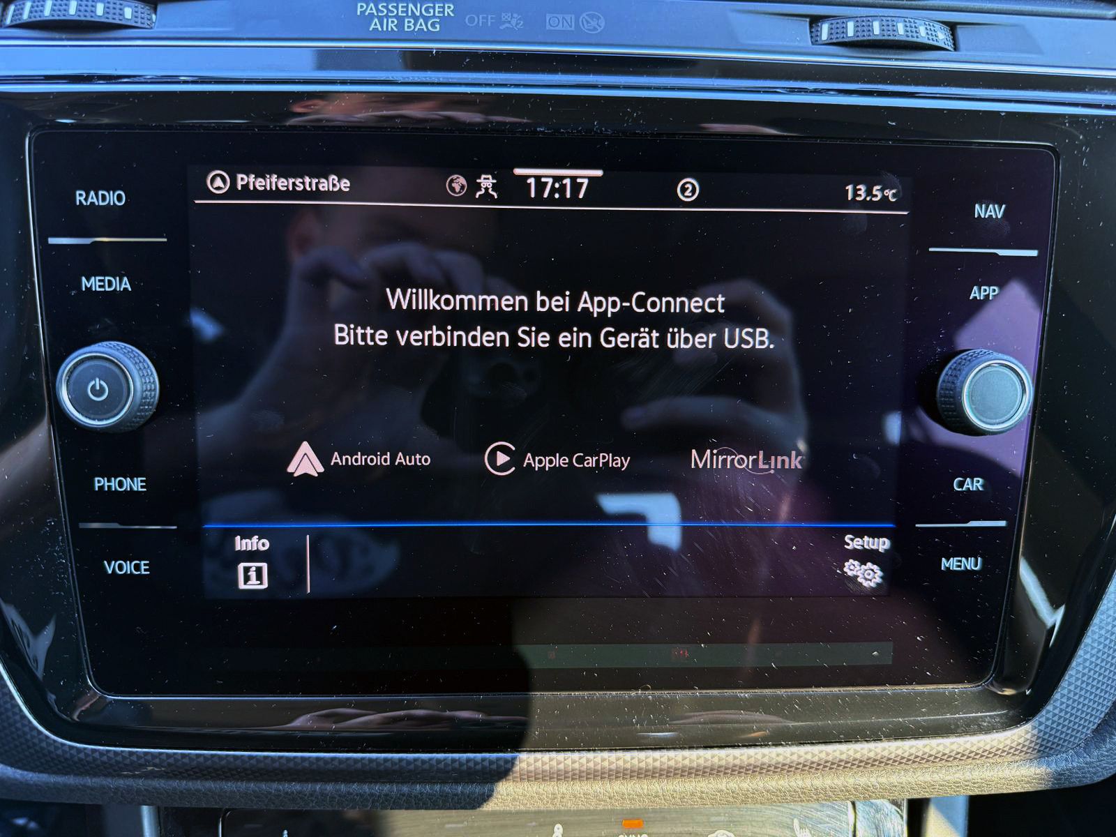 Fahrzeugabbildung Volkswagen Touran 1.5 TSI Active DSG ACC PDC KAM NAVI LED