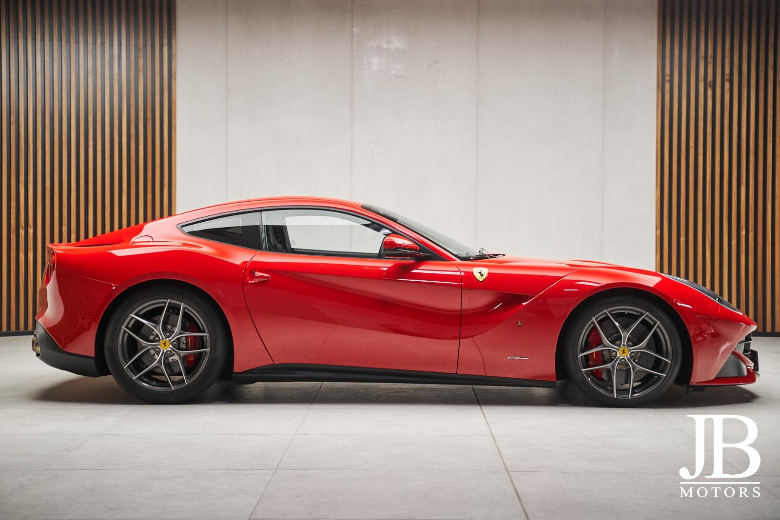 Ferrari F12 berlinetta Racing Seats LED Carbon Kamera