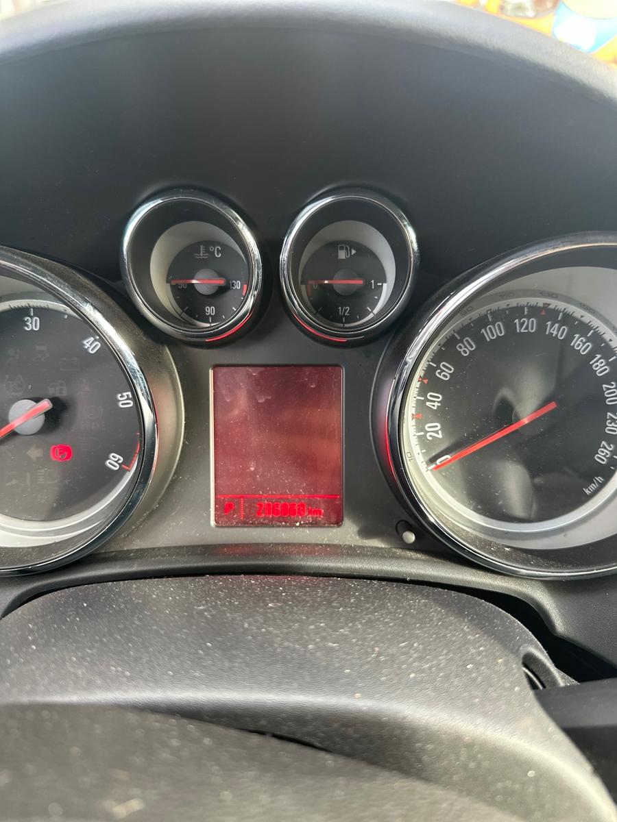 Opel Astra 2012 — photo 14