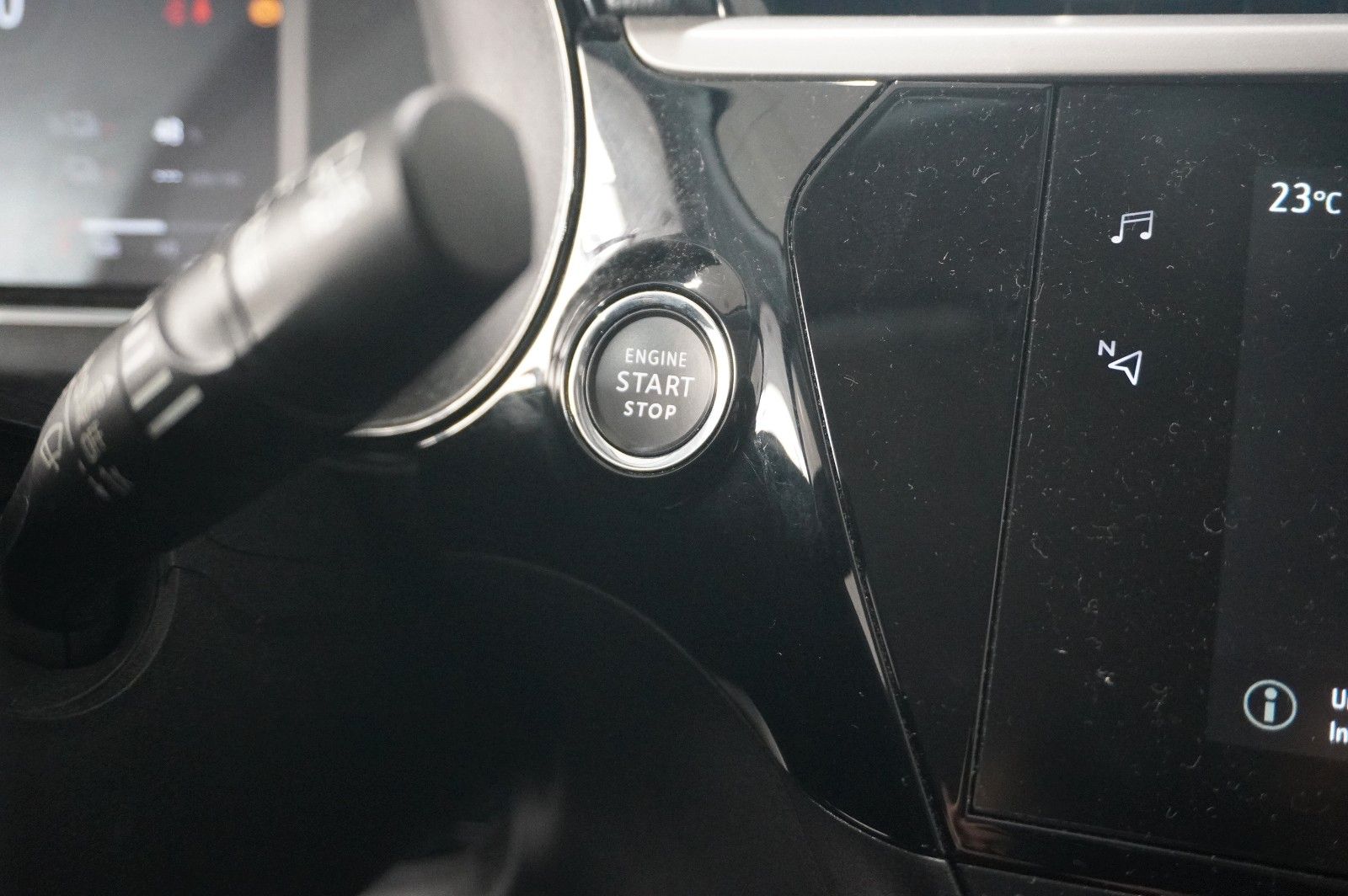 Fahrzeugabbildung Opel Corsa-e F EDITION 7KW NAVI/VIRT/TEMP/DAB/WÄRMEP.