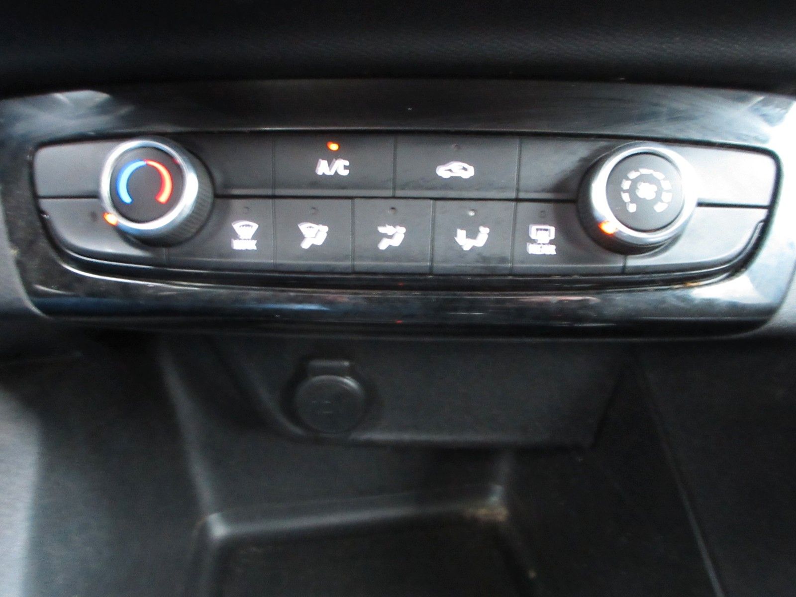 Fahrzeugabbildung Opel Corsa F 1.2 PDC/TEMPO/SPURASSISTENT