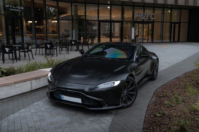 ASTON MARTIN V8 Vantage