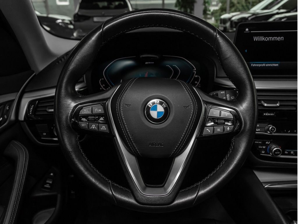 BMW 530e Touring AHK LED ACC NAVI KAMERA SHZ PDC foto 13