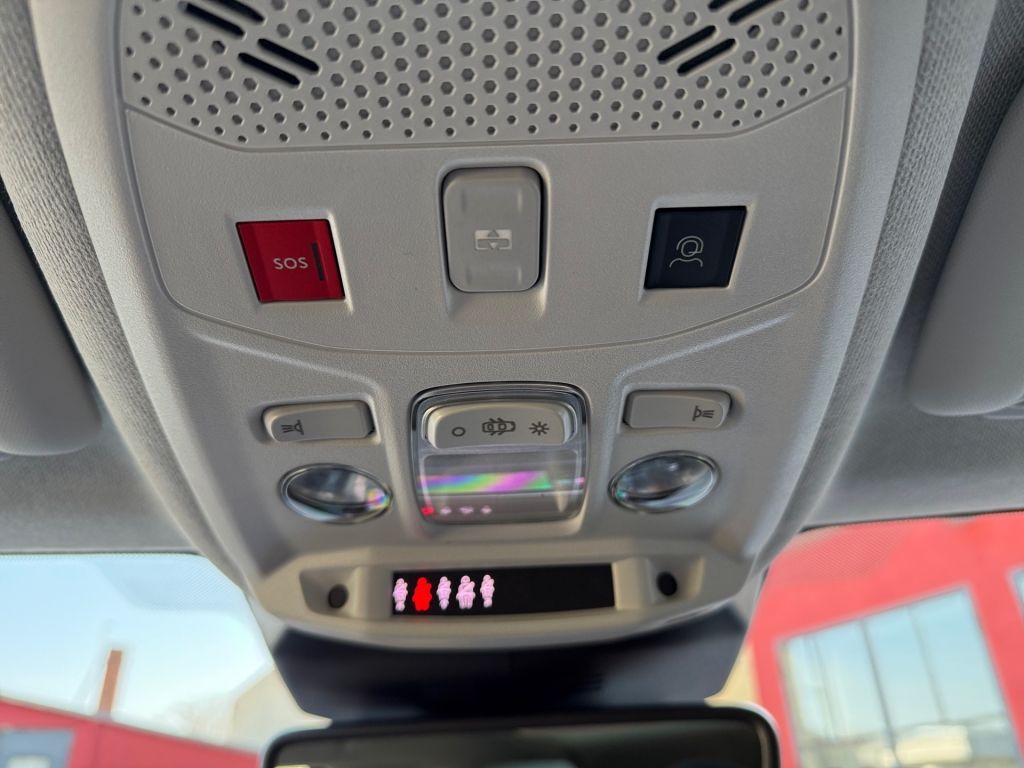 Fahrzeugabbildung Citroën C4 Hybrid 145 MAX Neuwagen*Schiebedach*Winter-P.