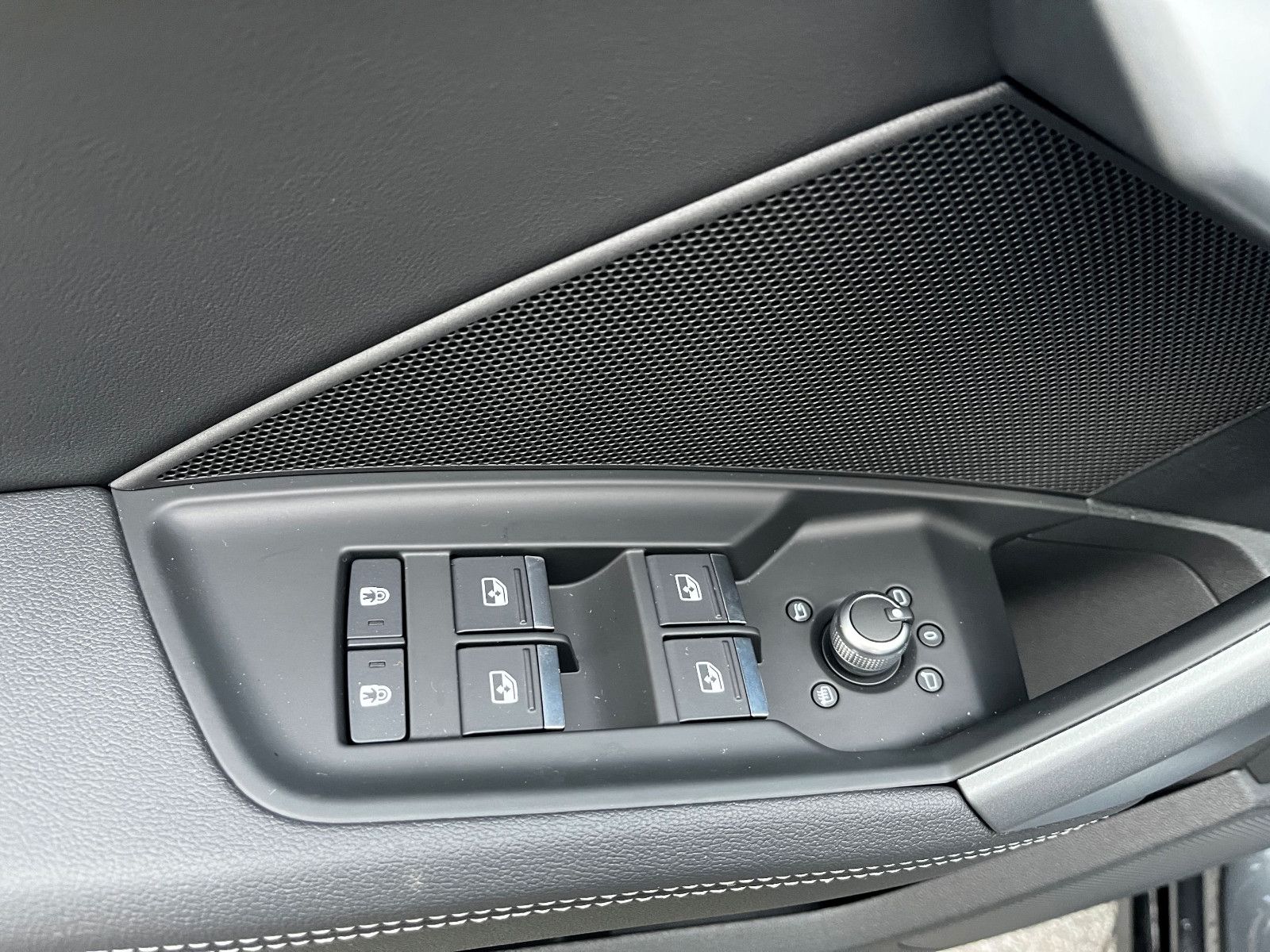 Fahrzeugabbildung Audi S3 Sportback quattro 19" PANO ACC PDC LED