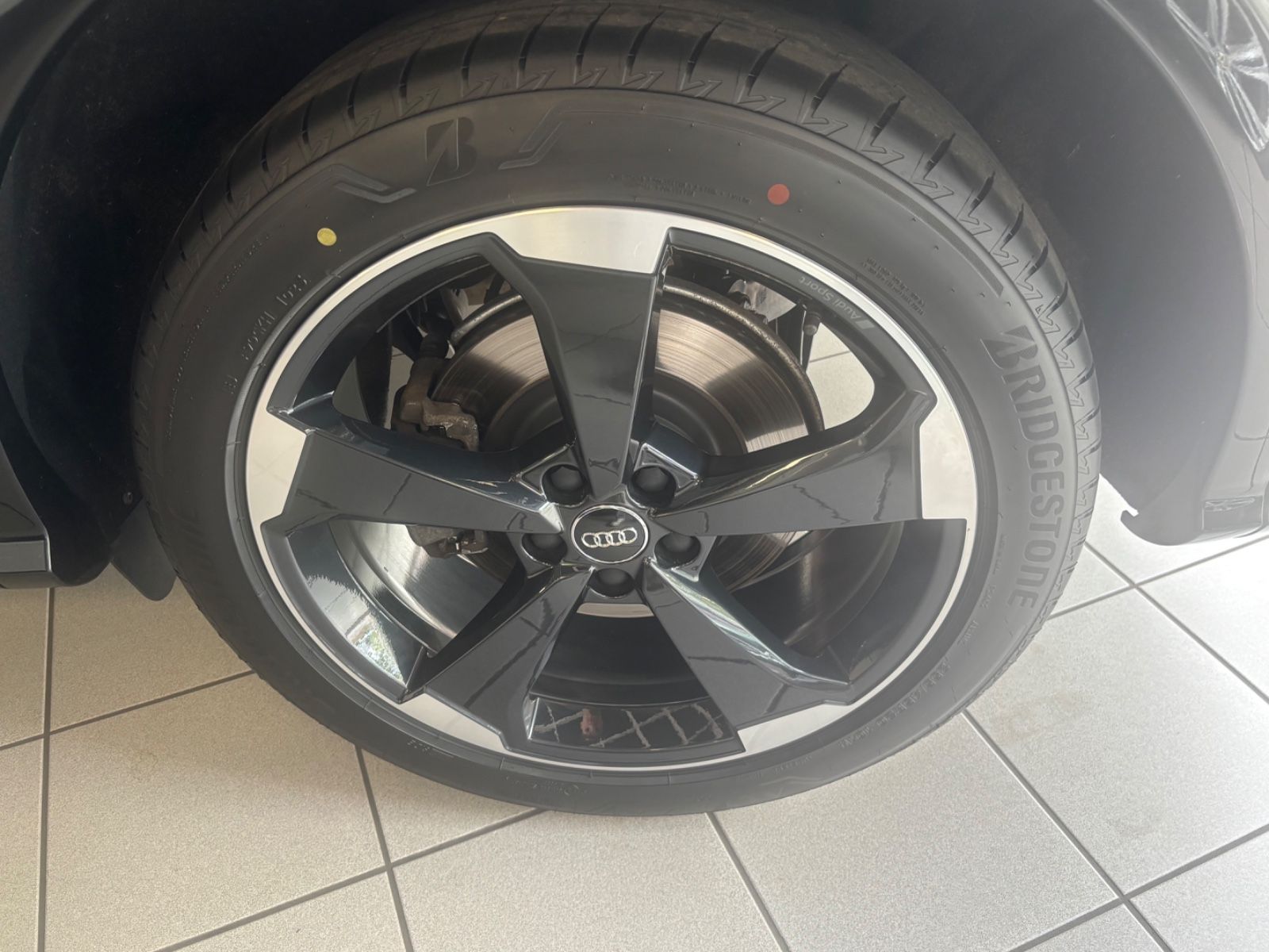Fahrzeugabbildung Audi Q5 40 TDI quattro KAM NAV S-LINE