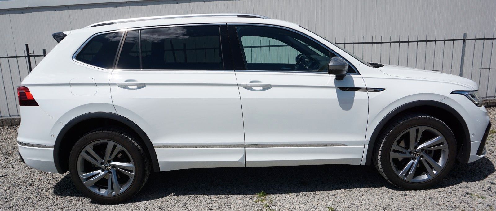 Fahrzeugabbildung Volkswagen Tiguan Allspace R-Line 4M LED,Navi,PDC,AHK