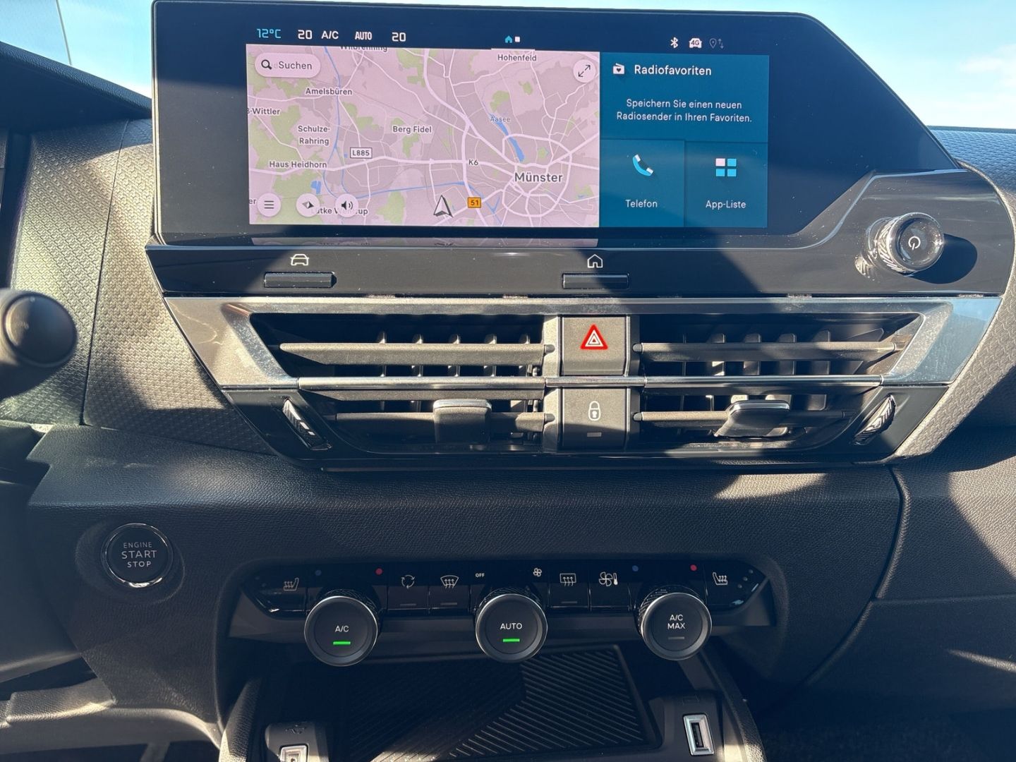 Fahrzeugabbildung Citroën C4 X PureTech 130 S&S EAT8 Shine HUD Navi Digita