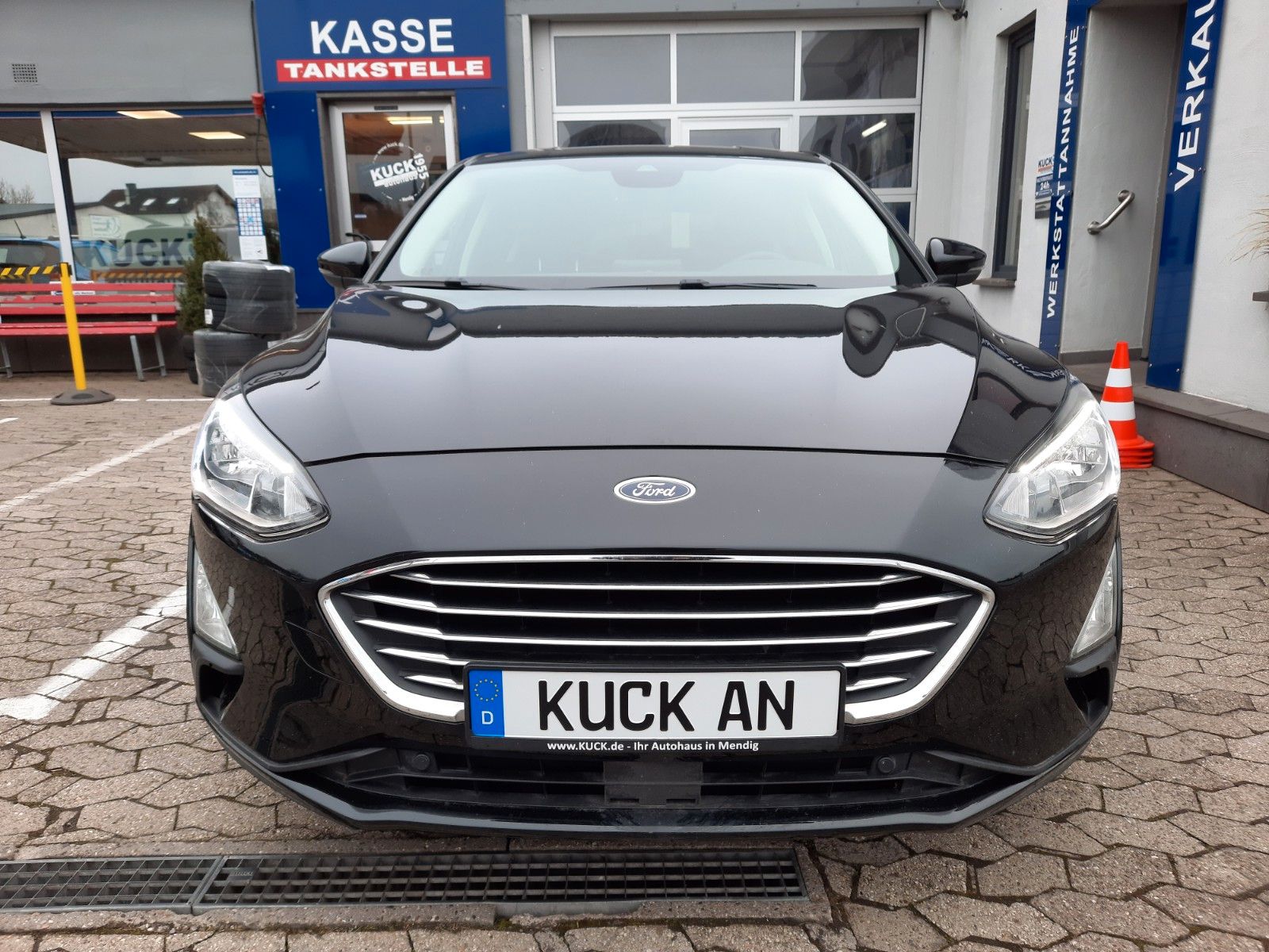 Ford Focus Lim. Titanium m. Automatik, 8-fach bereift imagem 3
