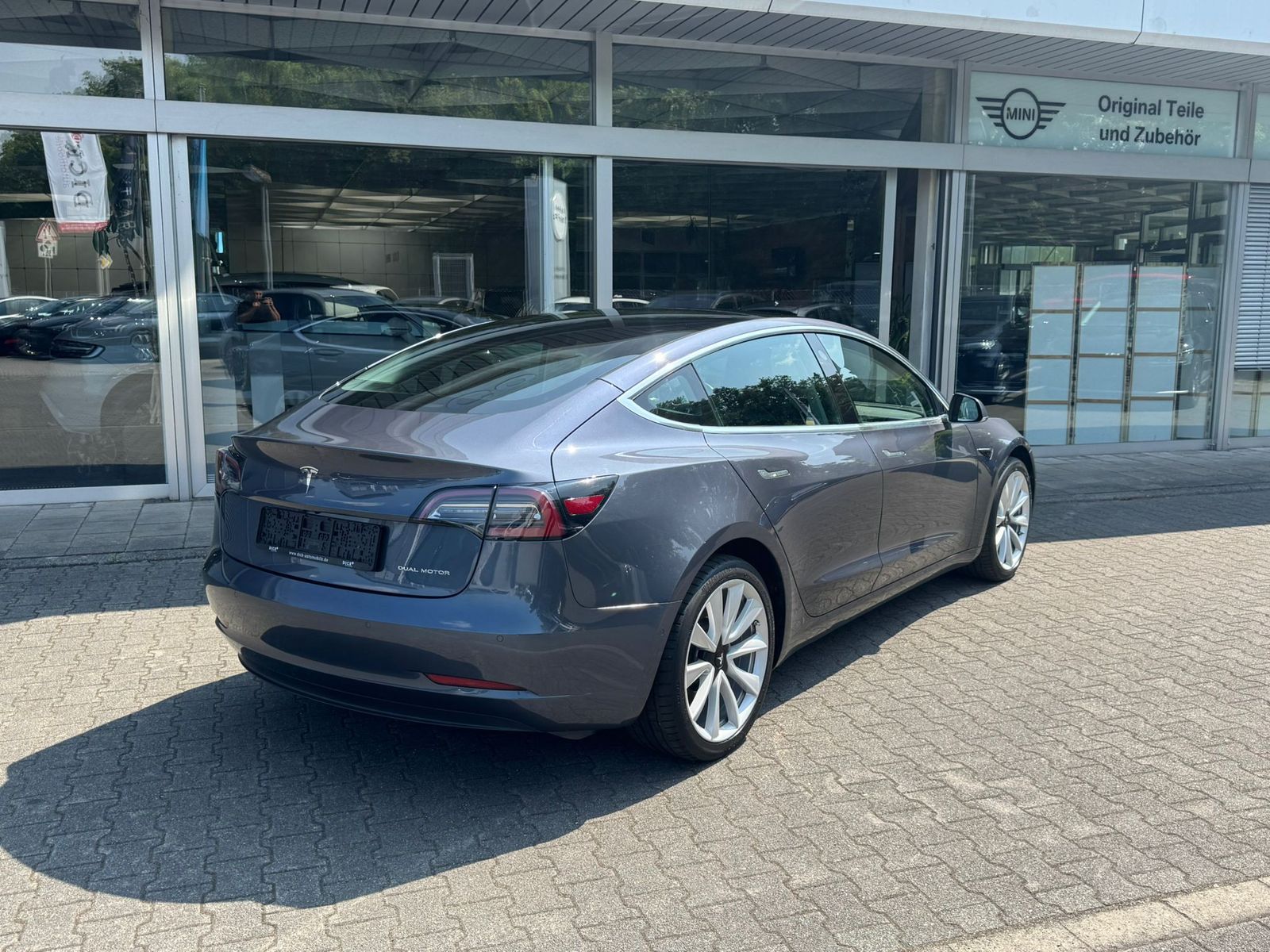 Fahrzeugabbildung Tesla Model 3 LR Dual AWD PANO+STDHZ+NAVI+LED+ACC+