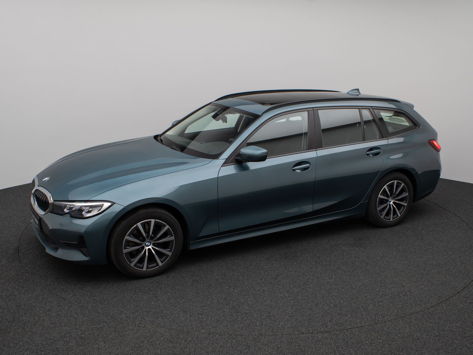 Fahrzeugabbildung BMW 320d Panorama DAB PDC Sitzhzg Geschwindigkeitsre