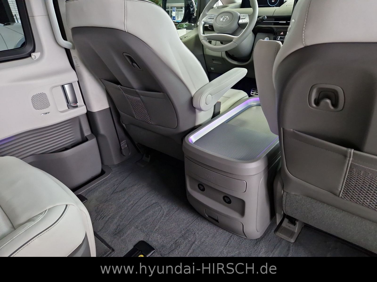 Fahrzeugabbildung Hyundai STARIA 2.2 CRDI 2WD AT SIGNATURE 7-Sitzer