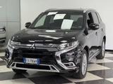 Mitsubishi Outlander 2.4 MIVEC 4WD PHEV Instyle  - Mitsubishi Outlander Kombi Gebrauchtwagen
