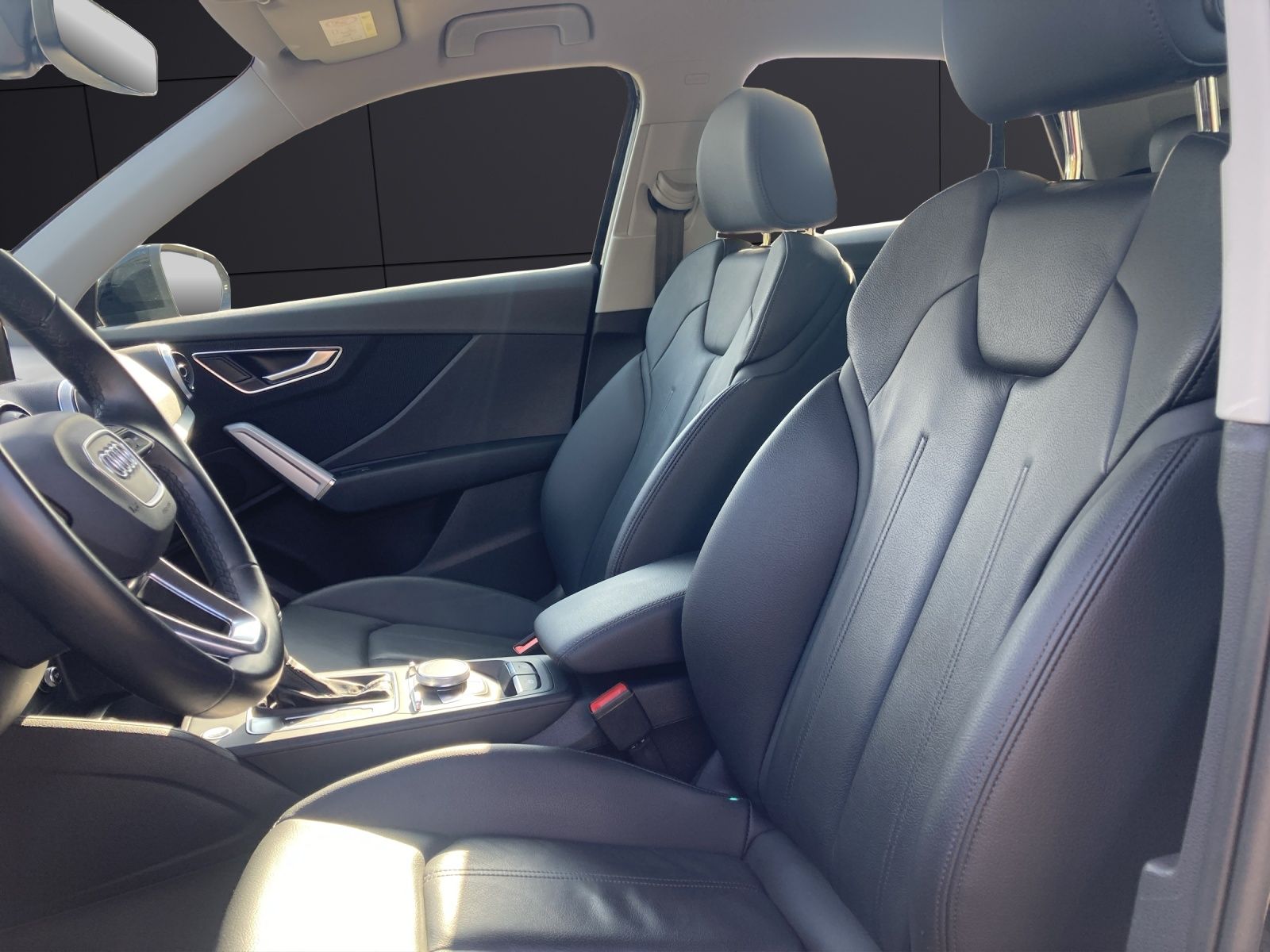 Fahrzeugabbildung Audi Q2 35 TFSI S-line S-tronic LED Navi AVC ACC RFK