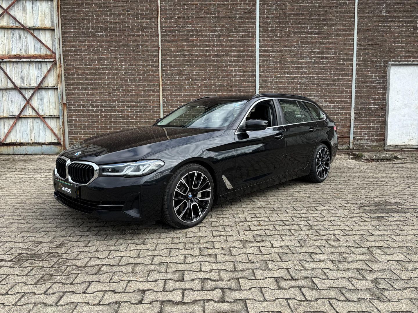 BMW 530 5-serie Touring 530d xDrive 286pk Business E imagem 3