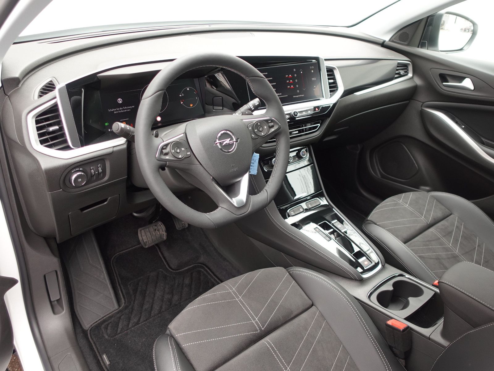 Fahrzeugabbildung Opel Grandland 1.2Turbo GS  Automatik  SHZ,PDC,Kamera