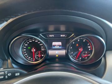 Mercedes-Benz CLA 180 Shooting Brake *NAVI*PDC*TEMPOMAT*