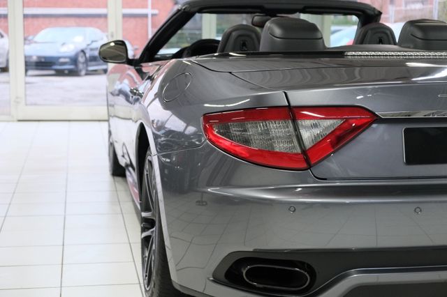 Fahrzeugabbildung Maserati GranCabrio 4.7 V8 Sport/Deutsch/SH lückenlos