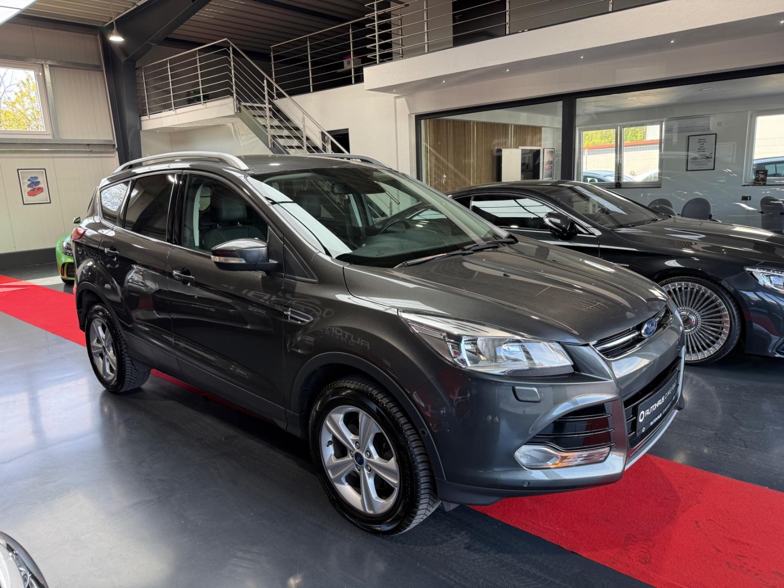 Ford Kuga Titanium 4x4 R-Kamera/Automatik/Keyless/Nav