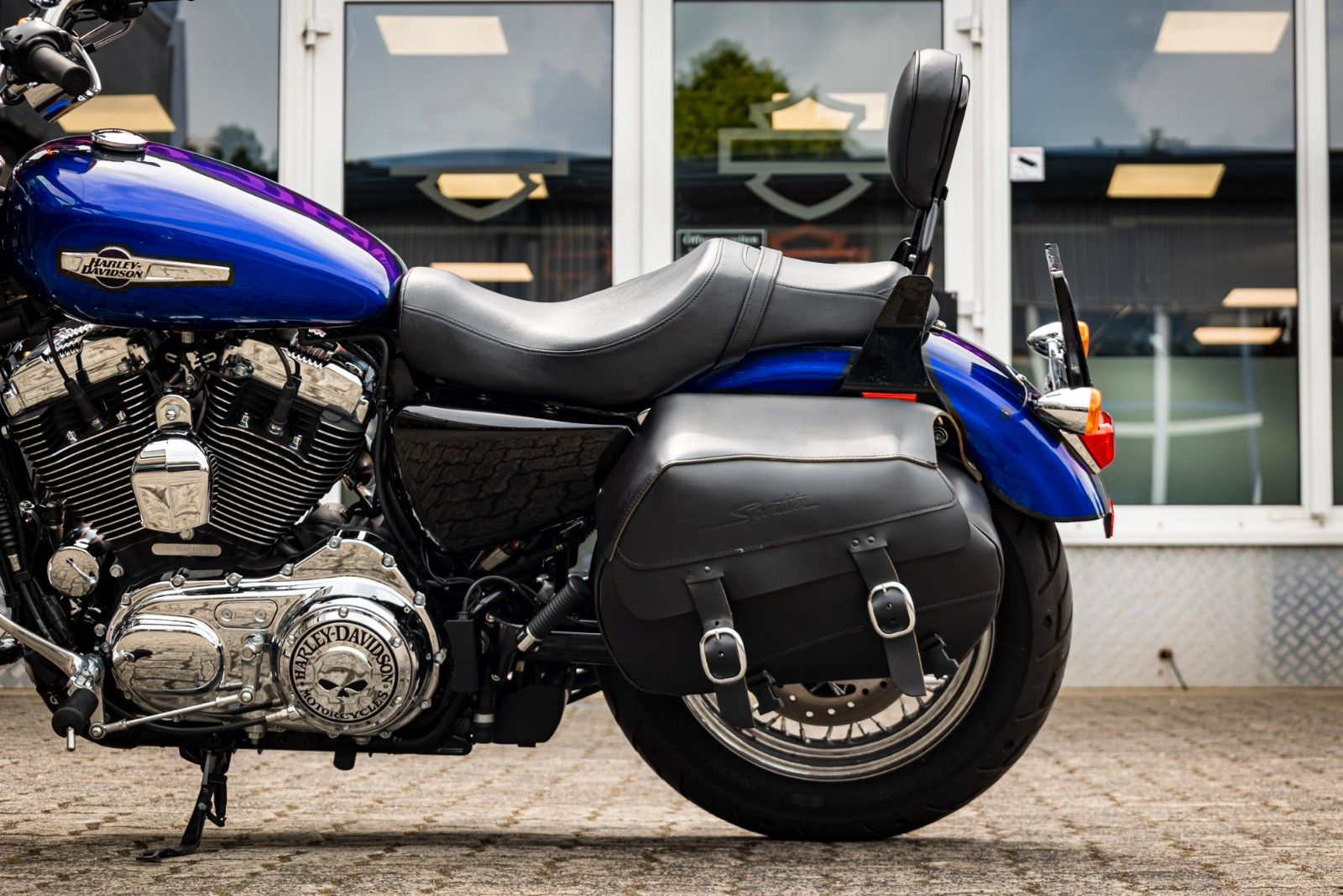 Fahrzeugabbildung Harley-Davidson Sportster XL1200C Custom - JEKILL&HYDE -