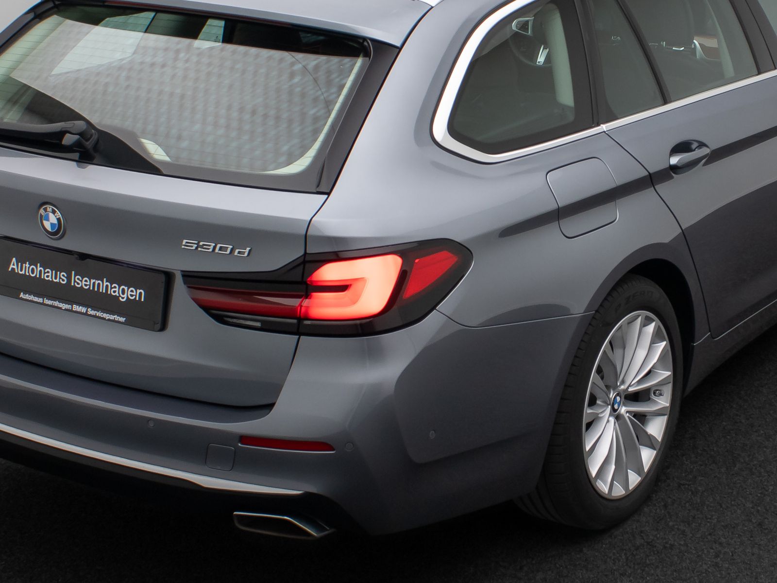 Fahrzeugabbildung BMW 530d xD Luxury Line AHK Alarm H/K DAB Individual