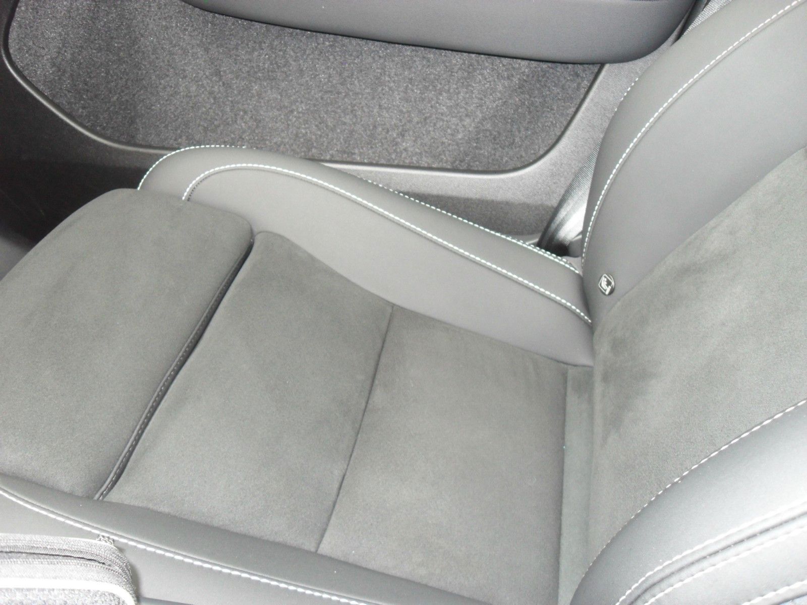 Fahrzeugabbildung Volvo C40 Ultimate | 360° | WP