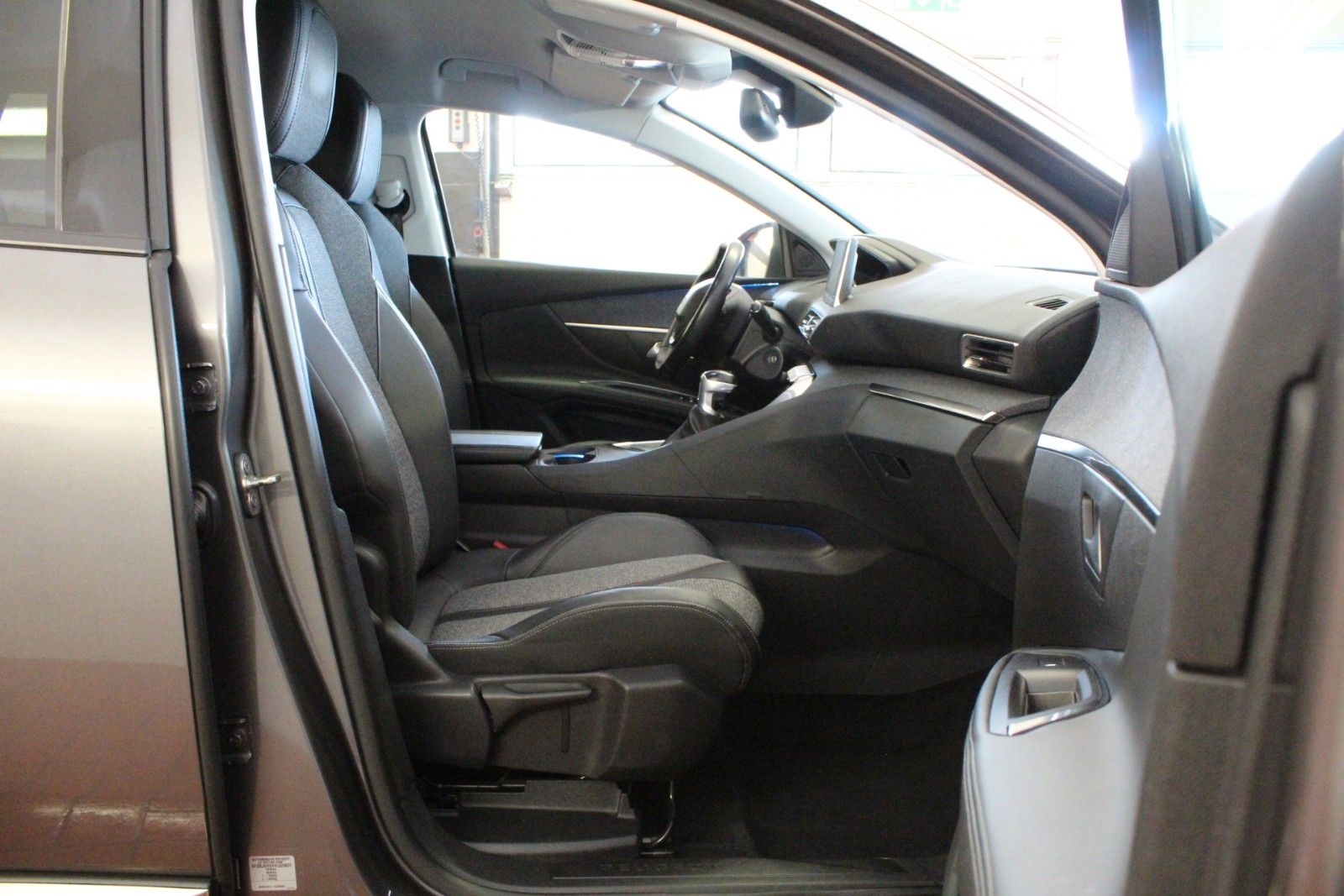 Fahrzeugabbildung Peugeot 5008 Allure 2.0 Blue HDi 150  7 Sitzer