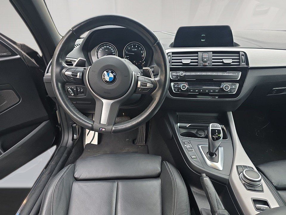 Fahrzeugabbildung BMW 2 Cabrio 230 i M Sport