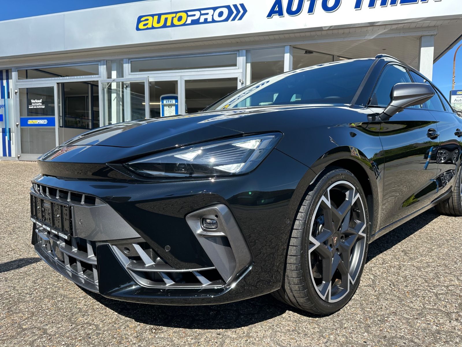 Fahrzeugabbildung CUPRA Leon ST 2.0 TSI 4Drive VZ Pano/AHK/Navi/ACC