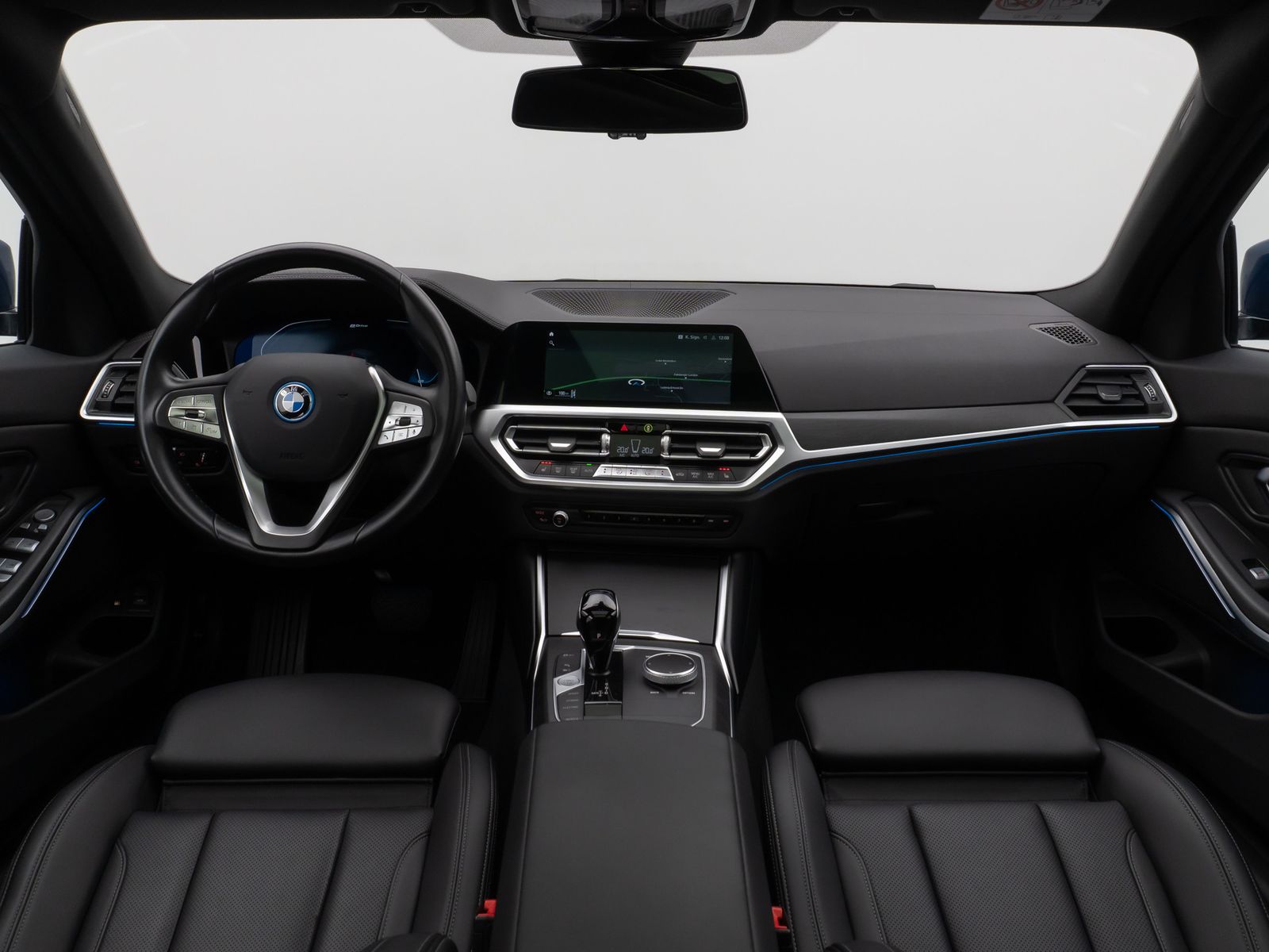 Fahrzeugabbildung BMW 330e xD Luxury Line Panorama Kamera HUD DAB AHK