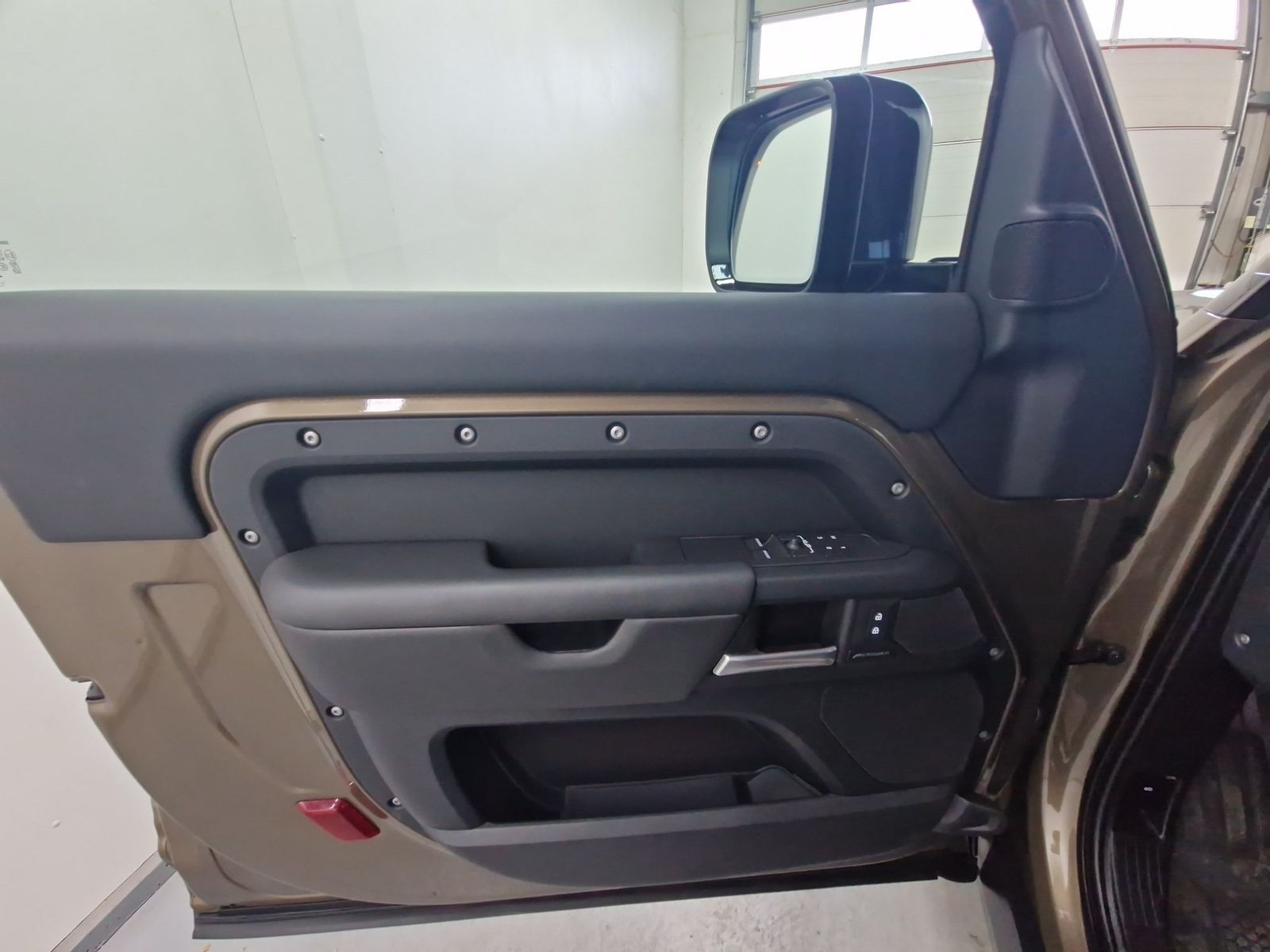 LAND ROVER Defender 90 Hard Top D250 X-Dynamic SE AHK – Bild 23
