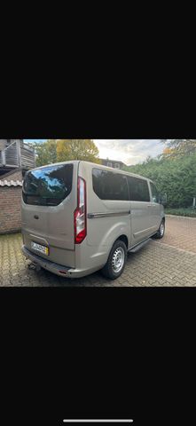 Ford Tourneo 2,2 Diesel /8Sitzer/AHK/Xenon...