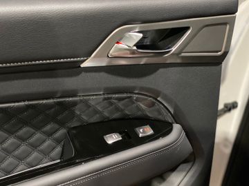Fahrzeugabbildung Ssangyong REXTON Sapphire Eleg Allrad Automatik8Gang