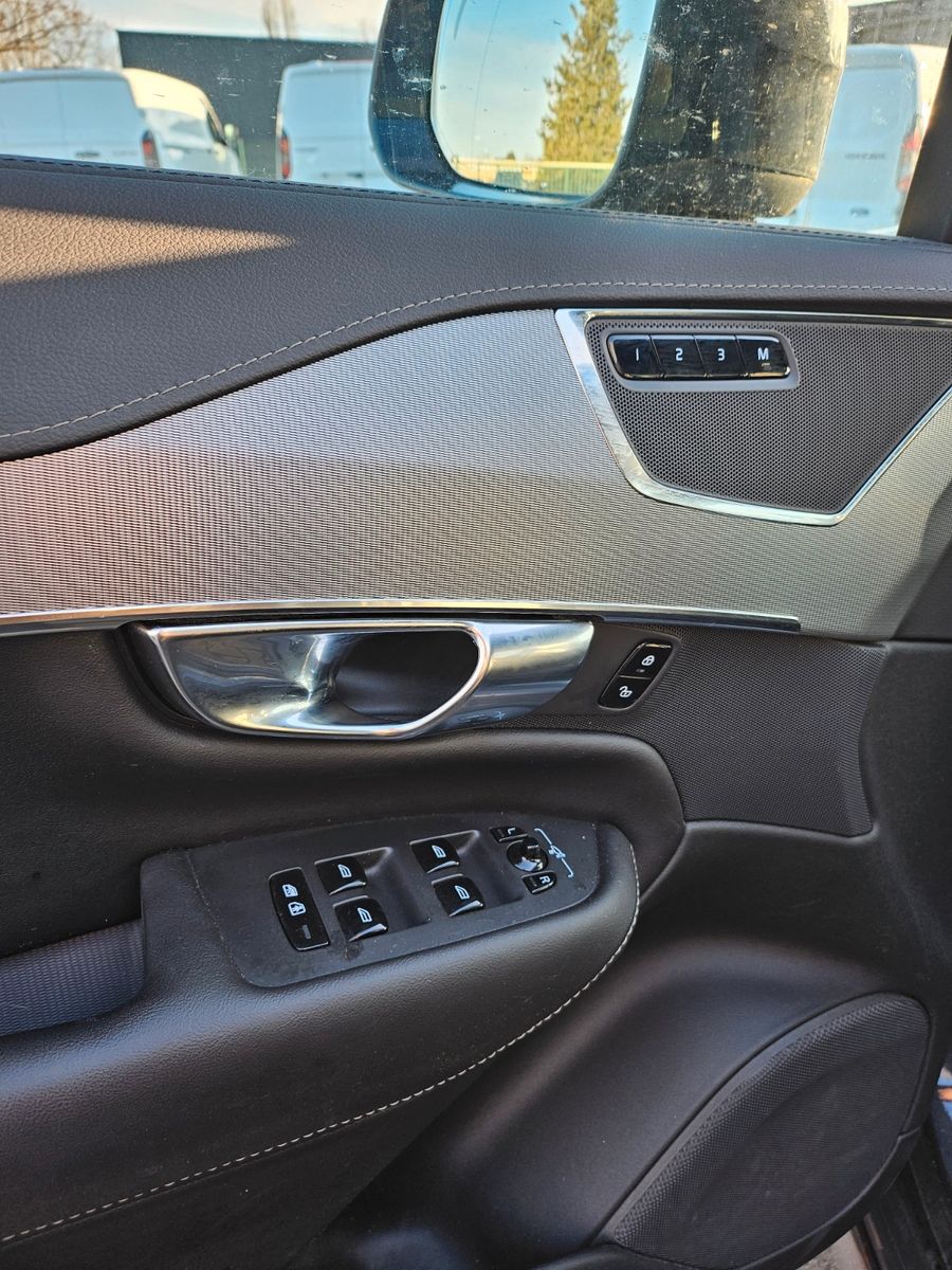 Fahrzeugabbildung Volvo XC90 R Design AWD