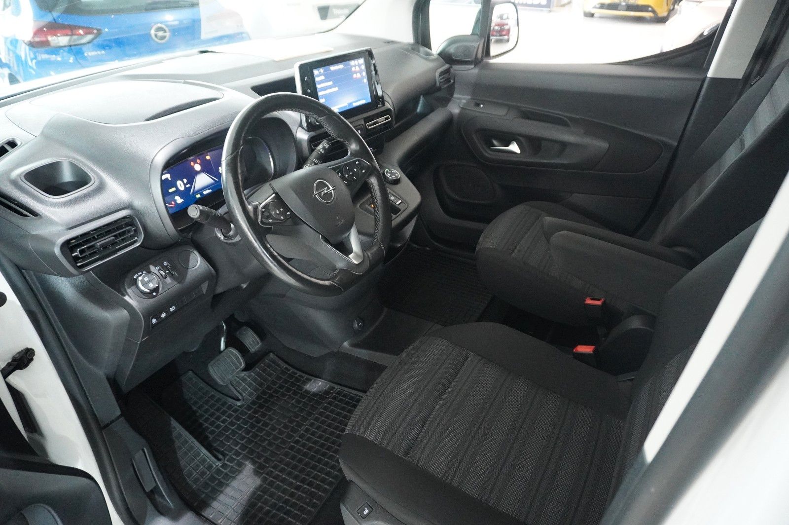 Fahrzeugabbildung Opel Combo-e LIFE ELEGANCE 11KW NAVI/KAMERA/VIRT./DAB