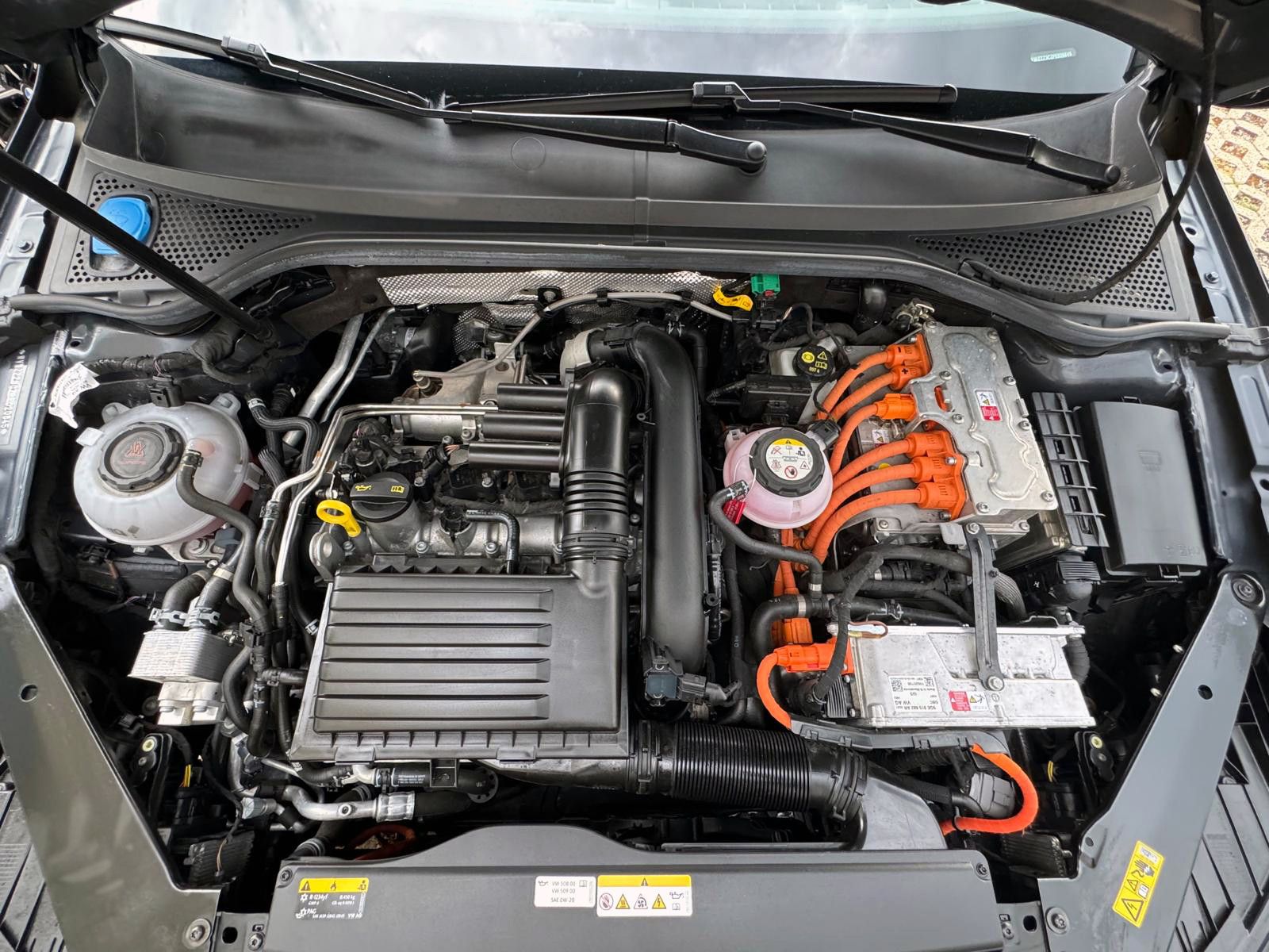 Fahrzeugabbildung Volkswagen Passat Varia. 1.4TSI DSG GTE R-Line ACC PANO AHK