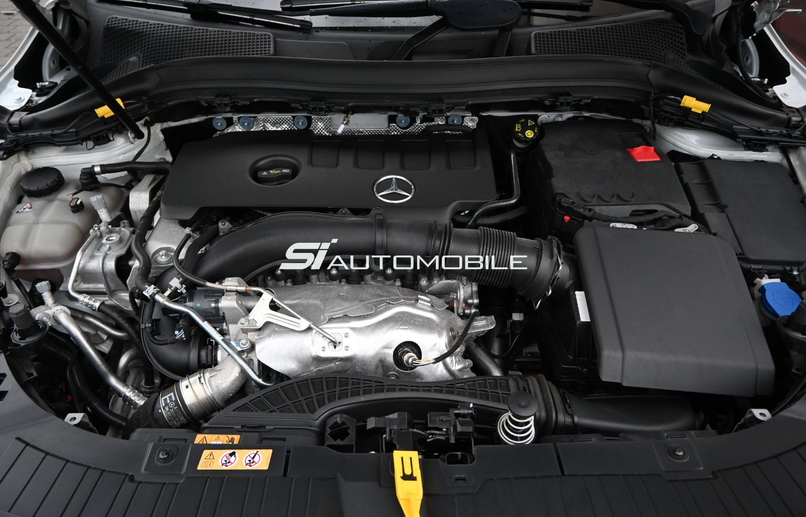 Fahrzeugabbildung Mercedes-Benz GLA 250 DCT AMG Line °DISTRONIC°HUD°STANDHEIZUNG