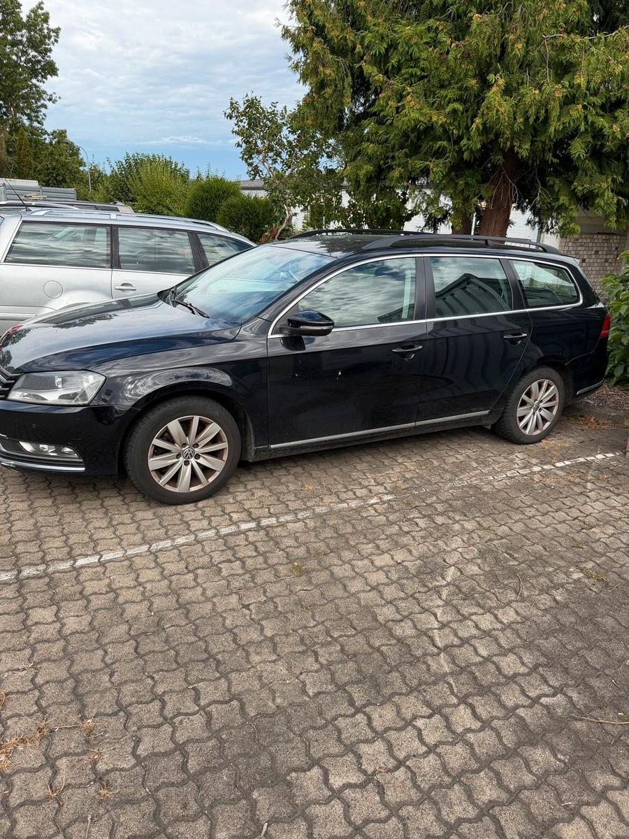 Volkswagen Passat 2014 — rear view