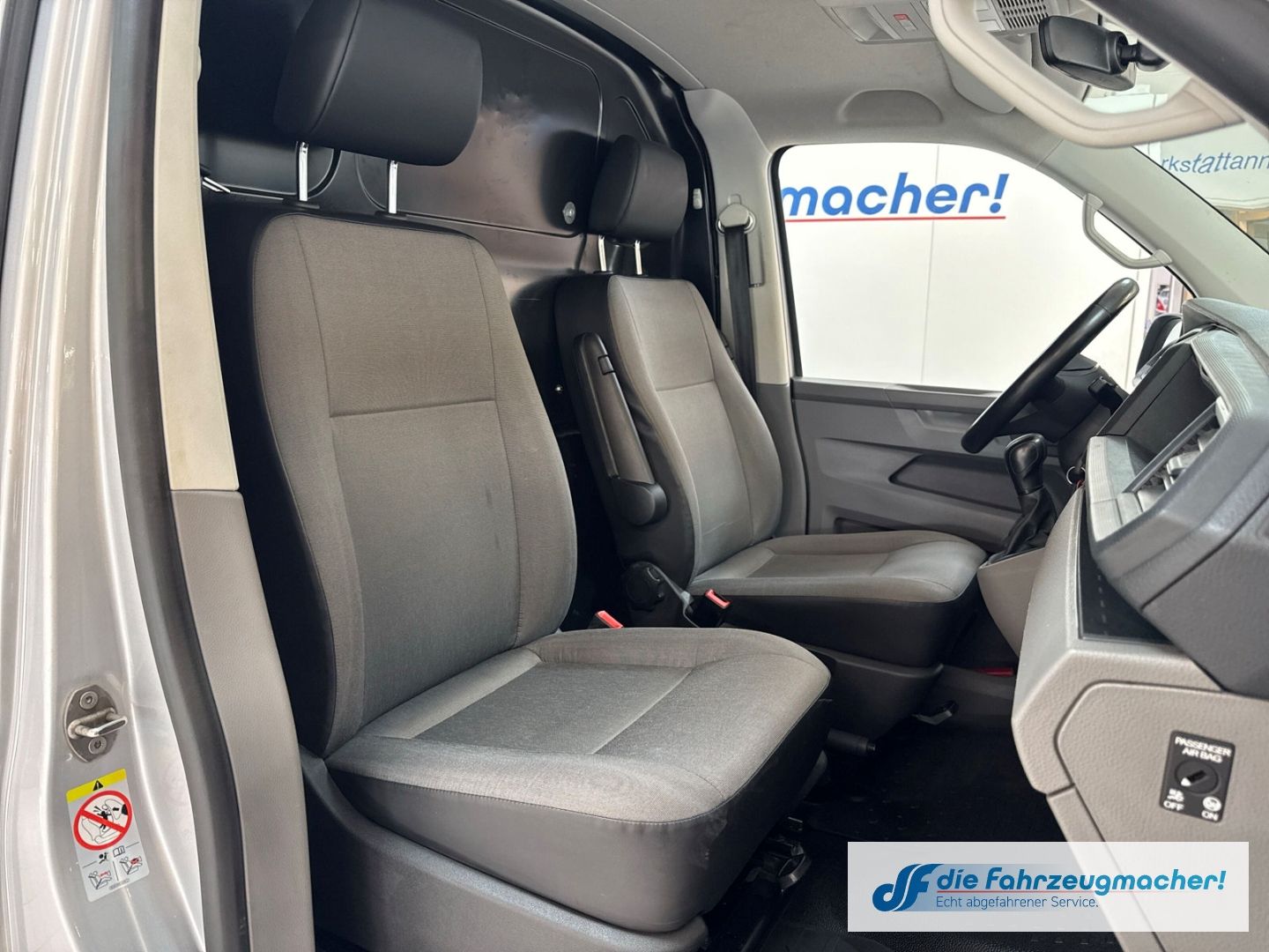 Fahrzeugabbildung Volkswagen Transporter T6.1 Kasten FWD Navi LED ACC Apple *